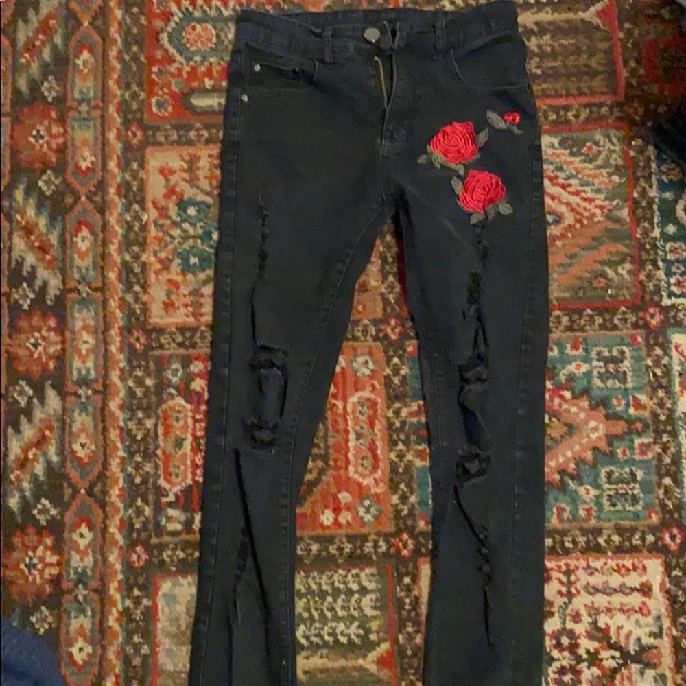 Black skinny jeans with rose embroidery